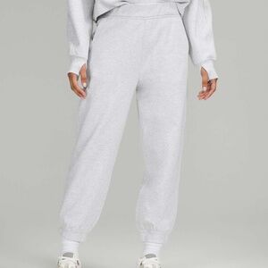 GUC Lululemon Relaxed High-Rise Cropped Jogger Heathered Core Ultra Light Grey